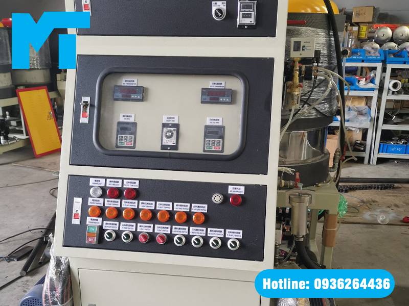 Thiết bị phun trộn PU sản xuất lót giày