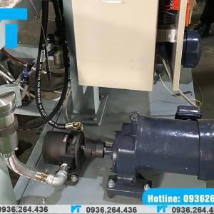 Mô tả máy phun trộn PU áp suất thấp