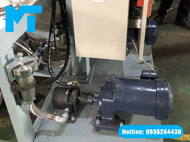 mo-ta-may-phun-tron-pu Mô tả máy phun trộn PU áp suất thấp