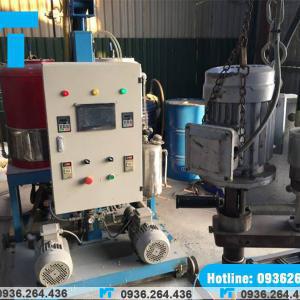 Ứng dụng máy phun trộn PU trong sản xuất mút xốp