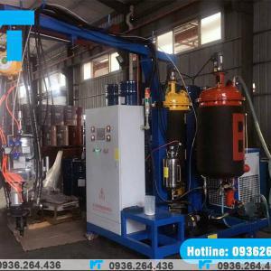 Ưu điểm của thiết bị phun trộn PU sản xuất lót giày